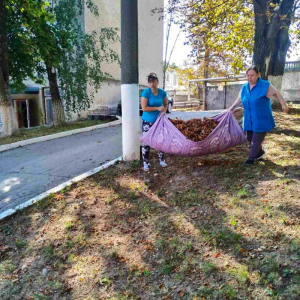 Campania de salubrizare de toamnă la Școala auxiliară-internat nr. 5